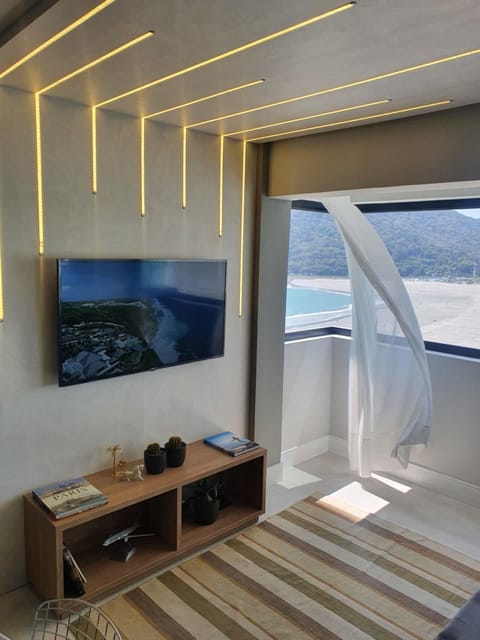 Communal lounge/ TV room, Sea view