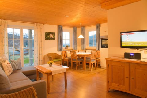 Living room, Photo of the whole room, Dining area