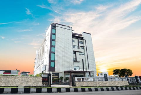 Property building, Facade/entrance