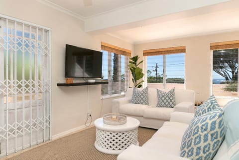 Ingleside Luxury apartment by Totalstay Condo in Camps Bay