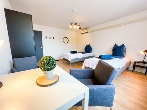 Bed, Photo of the whole room, Seating area