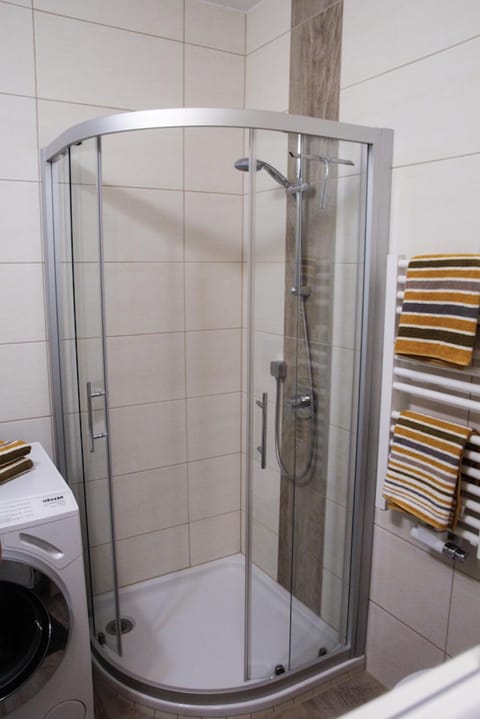 Bathroom, washing machine