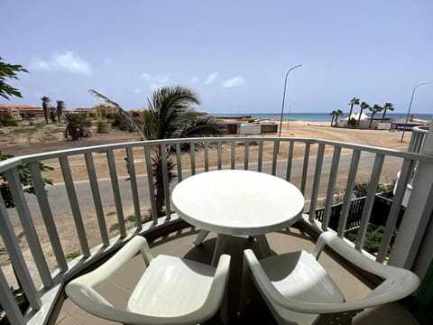 Leme Bedje - Pool, WiFi & Beachfront Apartment in Santa Maria