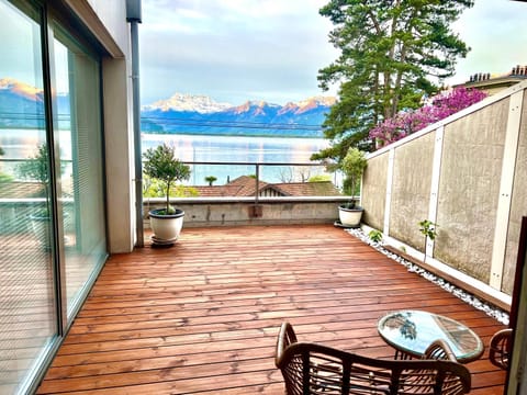 Patio, View (from property/room), Balcony/Terrace, City view, Lake view, Mountain view