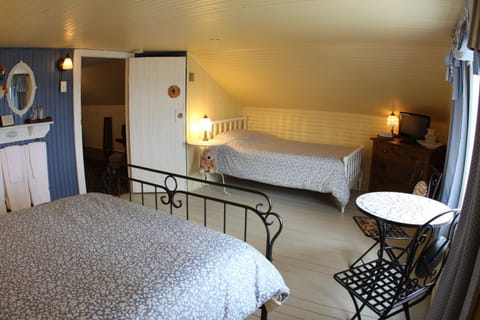 La Grange aux Hiboux Gîte et Restaurant B&B Chambre d’hôte in Saguenay