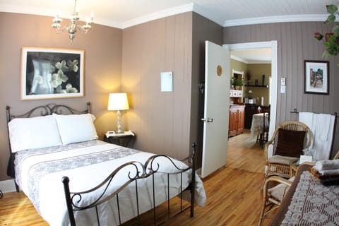 La Grange aux Hiboux Gîte et Restaurant B&B Chambre d’hôte in Saguenay