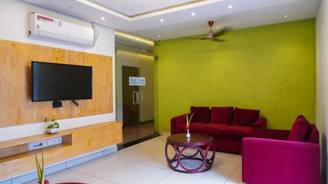 Communal lounge/ TV room, TV and multimedia, Seating area