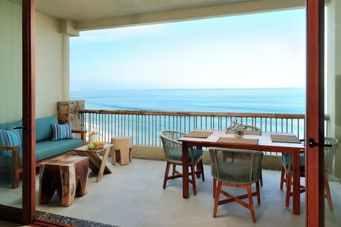 Hear the waves! Amazing beachfront condo with unbeatable views! Condominio in San Jose del Cabo
