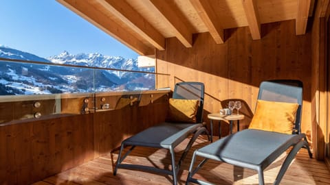 Balcony/Terrace, Mountain view
