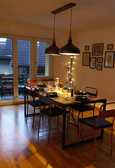 Dining area, Food