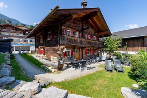Property building, Facade/entrance, Spring, Natural landscape, Winter, Summer, BBQ facilities, Garden, View (from property/room), Balcony/Terrace, Autumn, Garden view, Mountain view, Seasons, group of guests, Quiet street view, hair dresser, sunbed