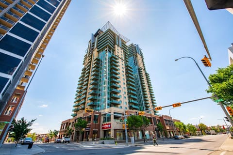 Stylish Downtown Condos by GLOBALSTAY Apartment in Calgary
