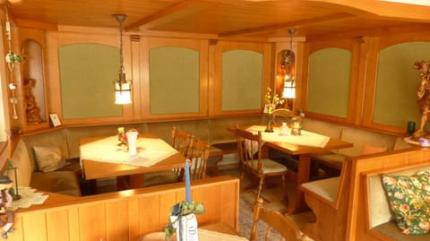 Seating area, Breakfast