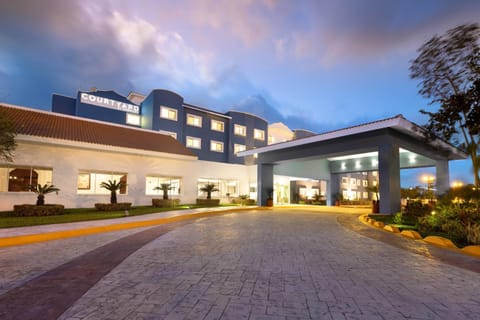 Courtyard by Marriott Cancun Airport Hotel in Cancun