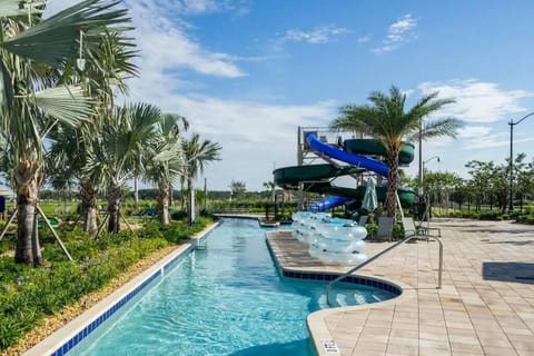 NEWLY LISTED Townhouse Storey Lake, Free Waterpark Maison in Kissimmee