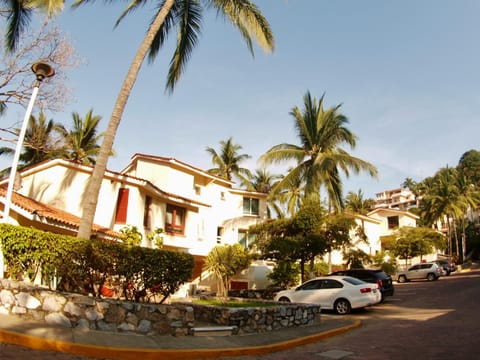Villas del Palmar Manzanillo with Beach Club Aparthotel in Manzanillo