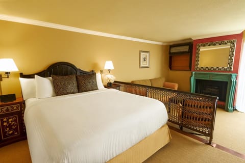 Bed, Living room, Seating area, Bedroom