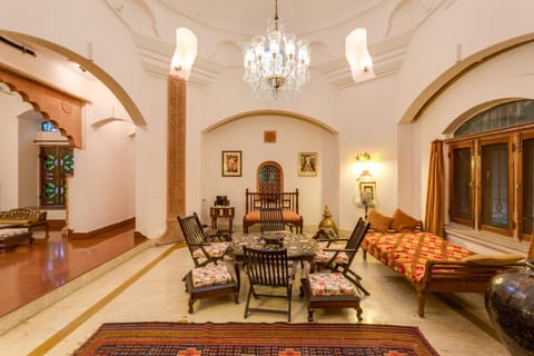Hostie Chinar Haveli - Heritage home with Pool, Gurgaon Villa in New Delhi