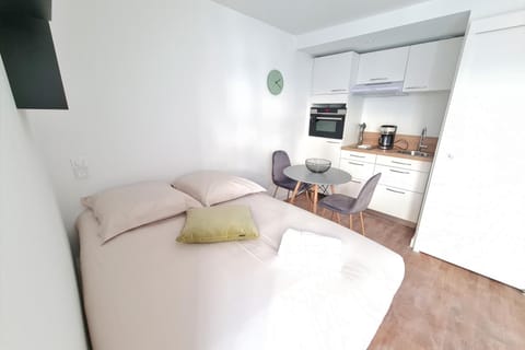 Le Poulorio 3 - Studio - Proche Gare By Locly Apartment in Lorient