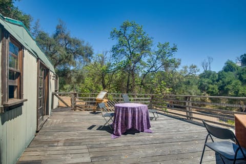 Rustic Treehouse Trailer on Cross Bull Ranch! Casa in Topanga
