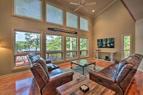 Lakefront Home with Dock, Kayaks and Paddle Boards! Casa in Fenter Township