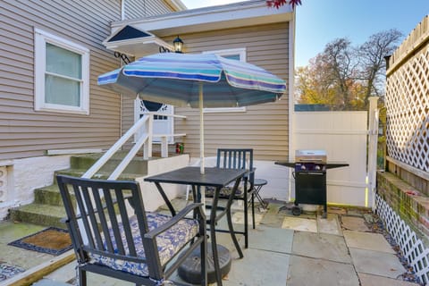 Beacon Apt with Patio and Grill Walk to Main St! Eigentumswohnung in Beacon