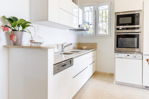 Kitchen or kitchenette, dishwasher, minibar, pet friendly