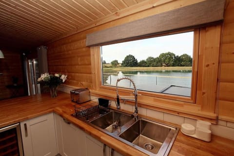 Kitchen or kitchenette, Lake view