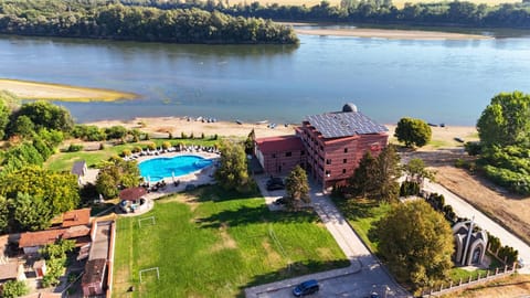 Nearby landmark, Bird's eye view