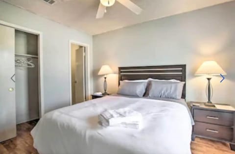 New! LSU Baton Rouge Contemporary 3 Bedroom Suite Condo Condominio in Baton Rouge