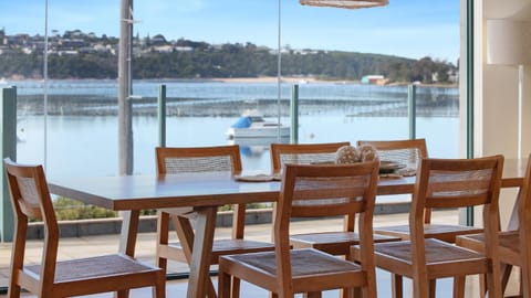 Dining area, Lake view