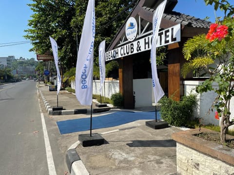 Bale Solah Beach Club & Hotel Hôtel in Batu Layar