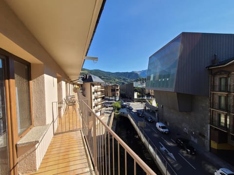 Balcony/Terrace, City view, Street view