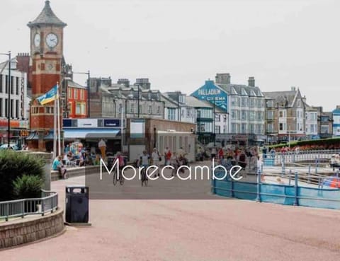 Lovely 2 bedroom modern loft apartment sea view Condo in Morecambe