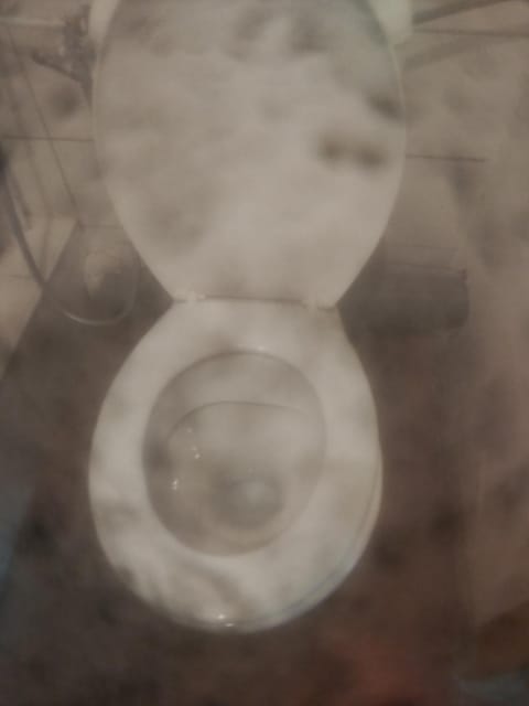 LOUE STUDIO PROPRE !, Endroit très calme, à 5 minutes gare mantes la jolie, Bed and Breakfast in Île-de-France