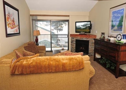 St Anton Street View 2-Bedroom Condo with full kitchen Condo in Mammoth Lakes