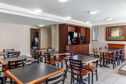 Econo Lodge Inn & Suites Downtown Hotel in Toronto