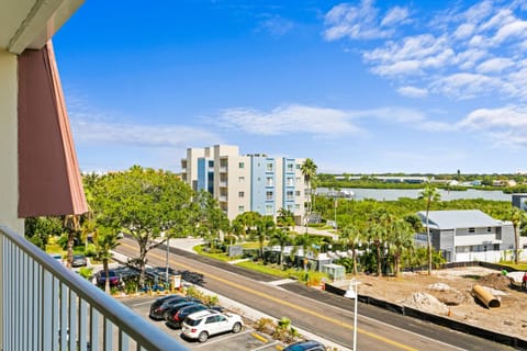 Tropical Paradise Apartment in Indian Shores