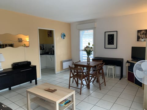 Appartement Cosy à Biscarrosse - 4 Pers, Centre-Ville, Parking, Balcon, Ménage Inclus - FR-1-319-445 Wohnung in Sanguinet