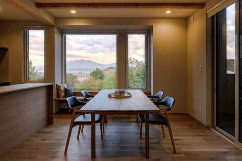 Dining area, Mountain view