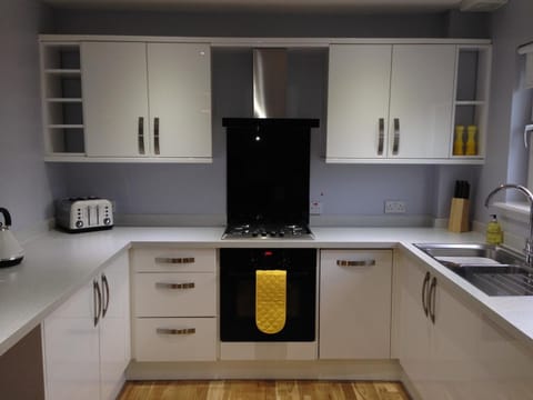 Flat Three, 212 Eaglesham Road, East Kilbride, Glasgow Condo in East Kilbride