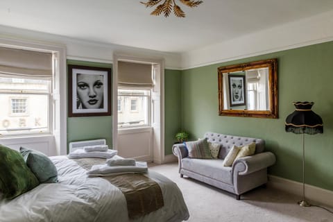 Impeccable 4-Bed Apartment in Bath Apartment in Bath