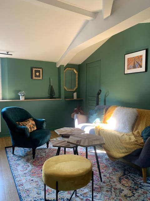 Living room, Seating area