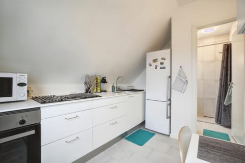 Kitchen or kitchenette, oven, toaster