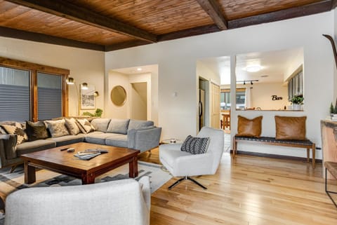 West Vail Mountain Escape & Kinnikinnick Sunshine House Apartment in Vail