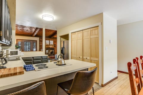 West Vail Mountain Escape & Kinnikinnick Sunshine House Apartment in Vail