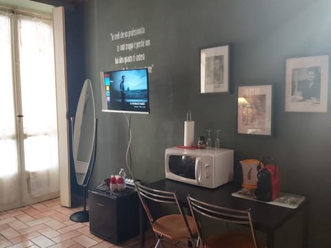 TV and multimedia, Coffee/tea facilities, Dining area, minibar