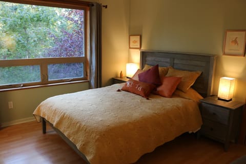 Five Elements Lodge B&B with Outdoor Spa Bed and Breakfast in Galiano Island