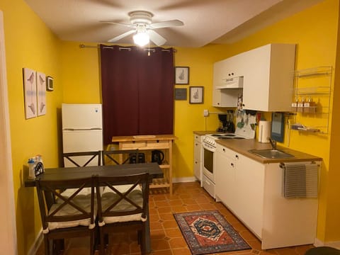 Five Elements Lodge B&B with Outdoor Spa Bed and Breakfast in Galiano Island