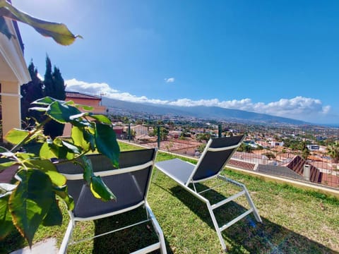 Garden, View (from property/room), City view, Garden view, Landmark view, Mountain view, Sea view, sunbed